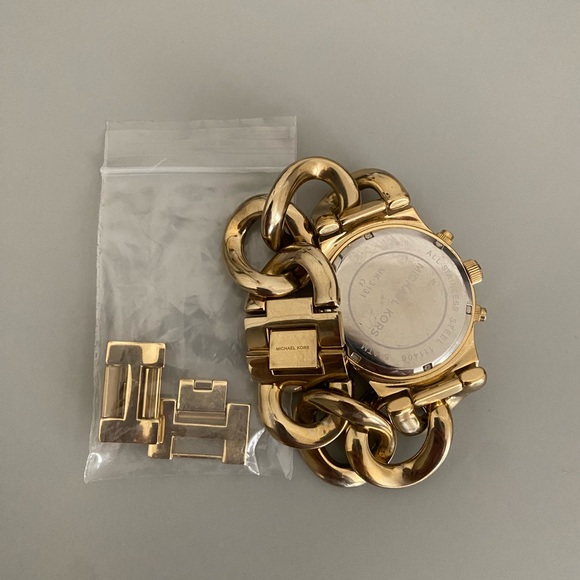 Michael Kors Runway Twist Watch in Gold - Picture 4 of 7